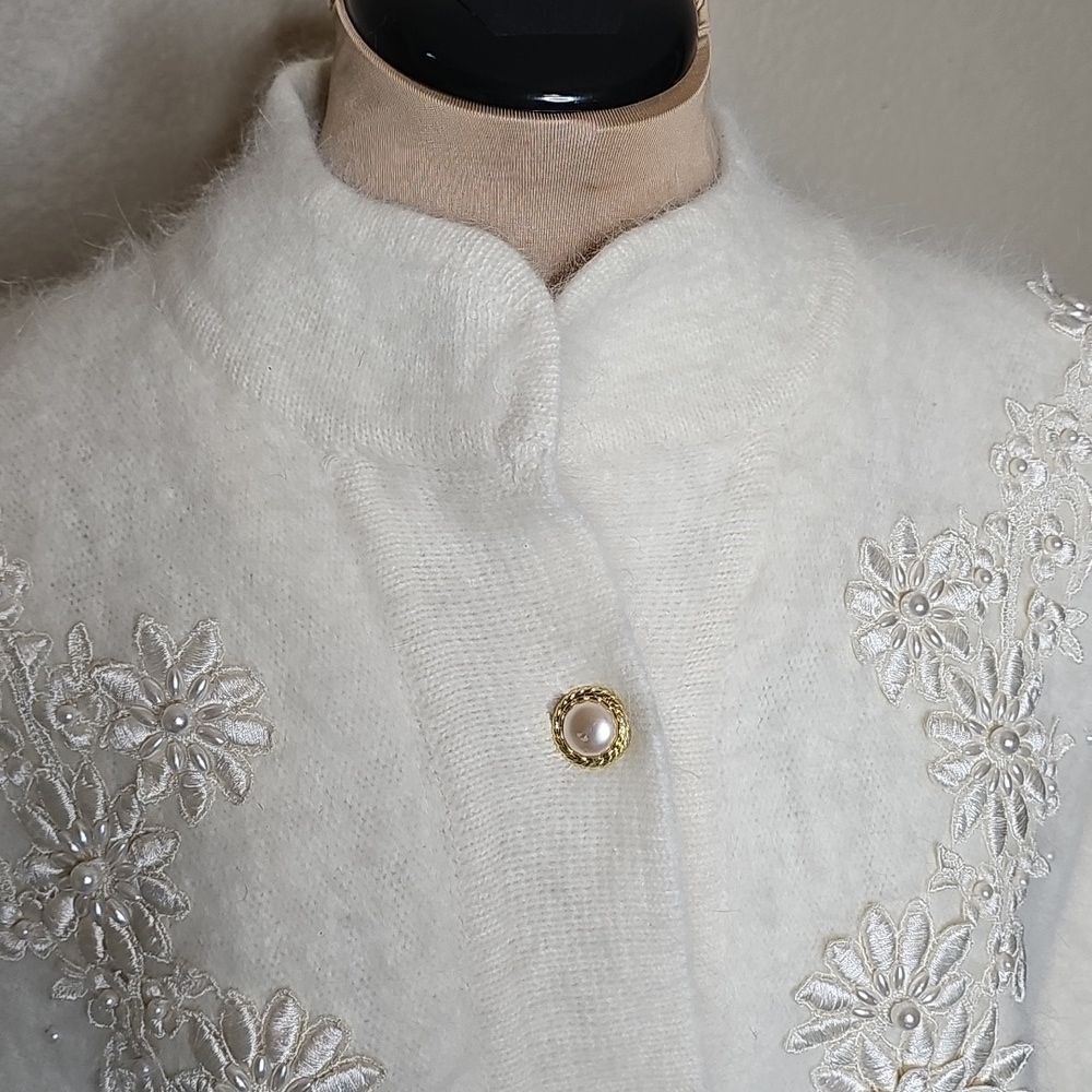 True Vintage 80s Angora Cream Sweater Cardigan 3D Floral, Pearl Gold Buttons - Picture 4 of 12
